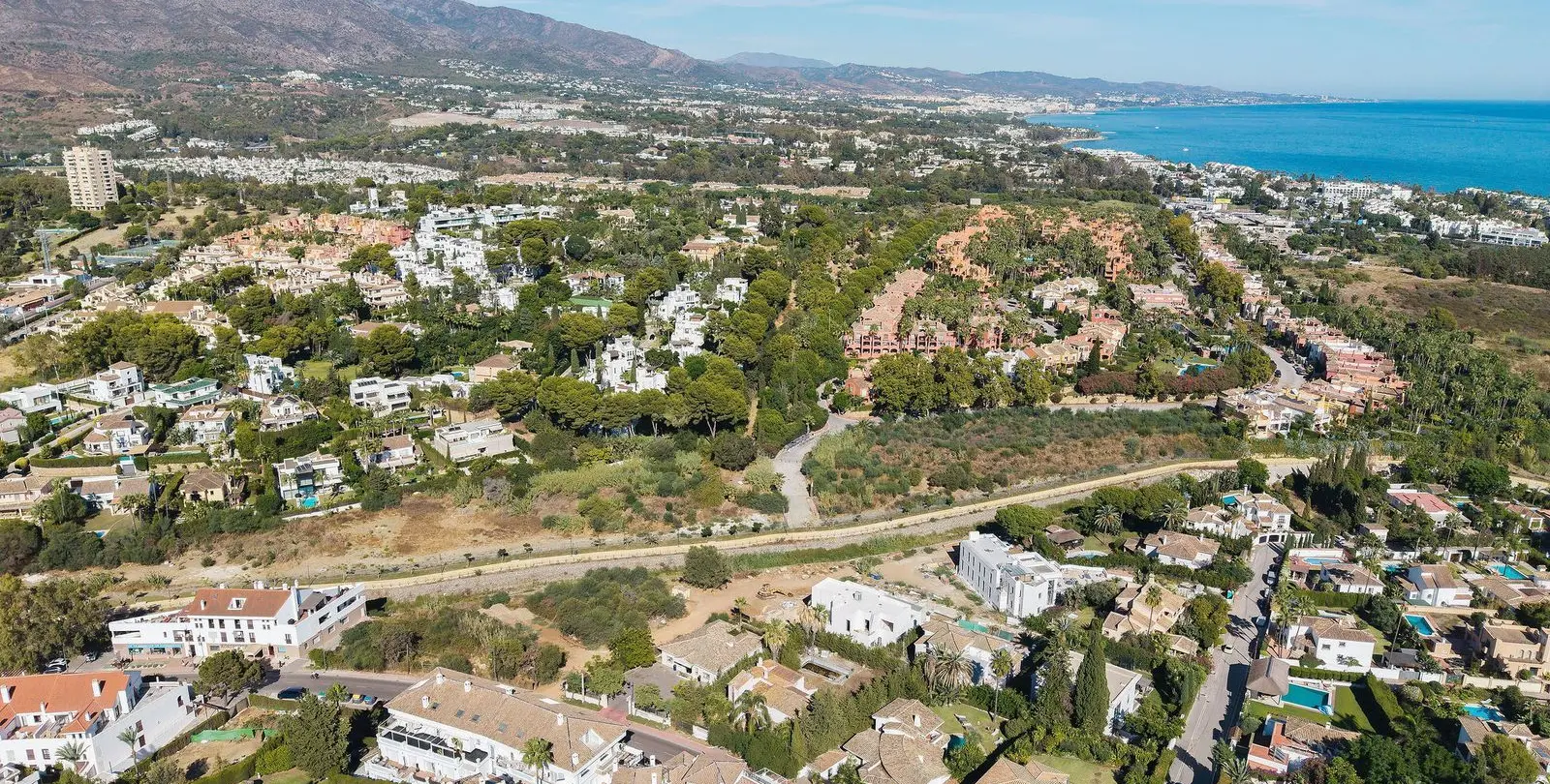 Sale of penthouse duplex in Nueva Andalucía 40