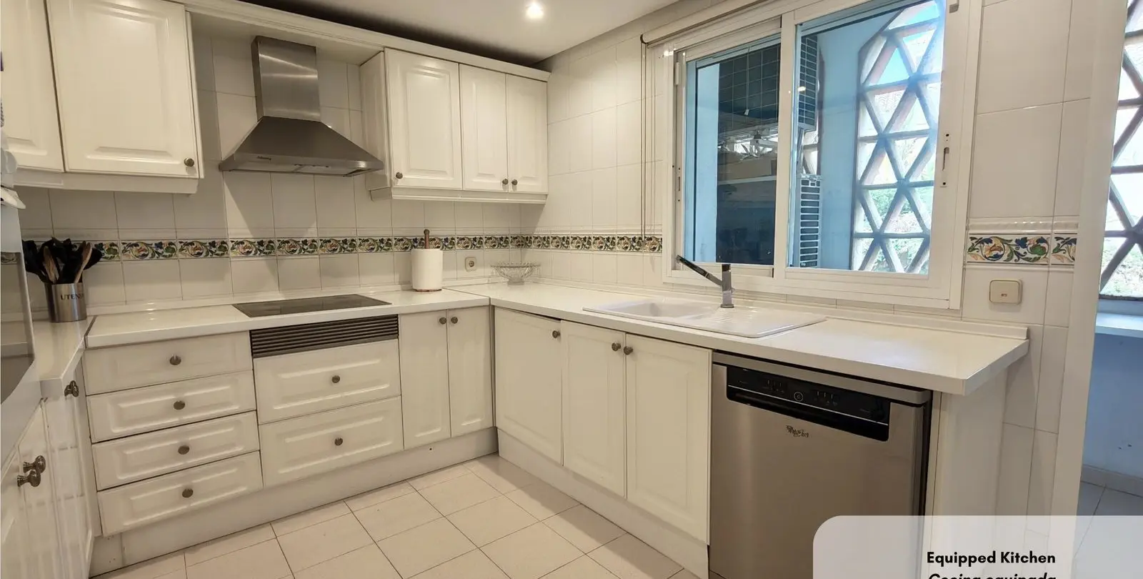 Venta de apartamento en planta media en Bahía de Marbella 6