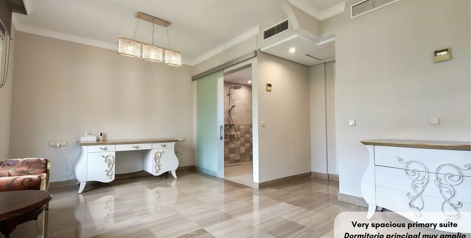 Venta de apartamento en planta media en Bahía de Marbella 8