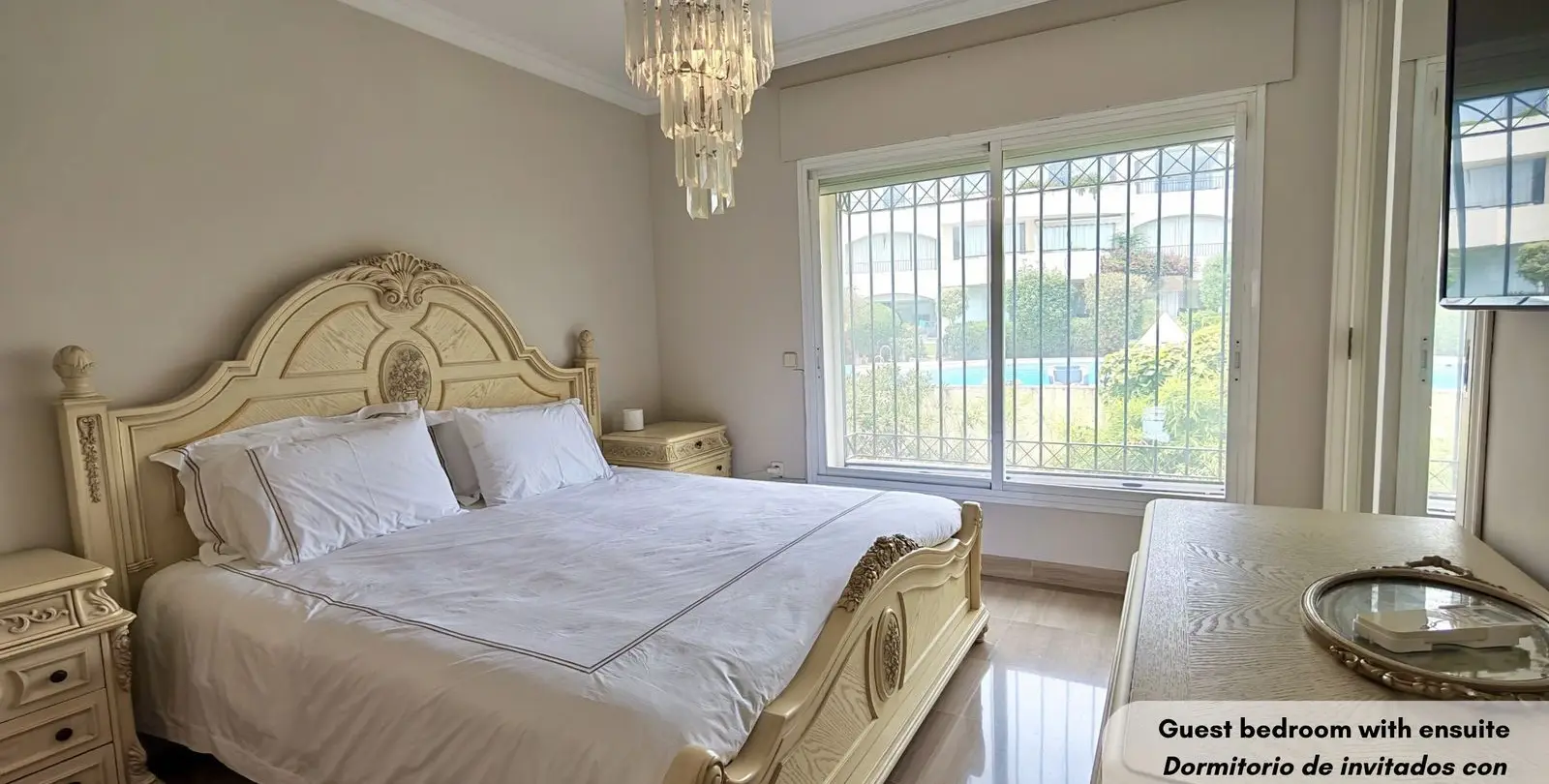 Venta de apartamento en planta media en Bahía de Marbella 10