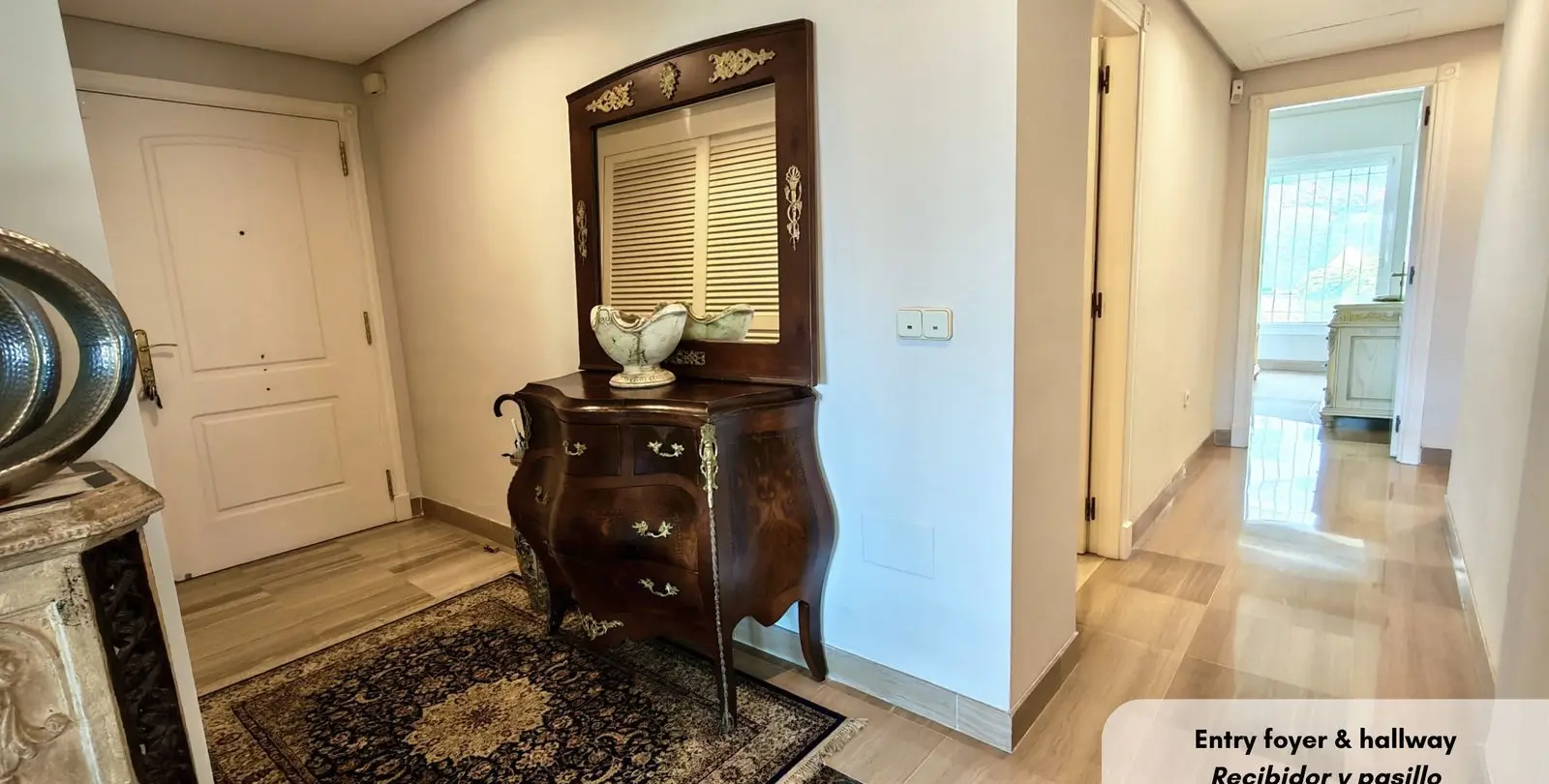 Venta de apartamento en planta media en Bahía de Marbella 16