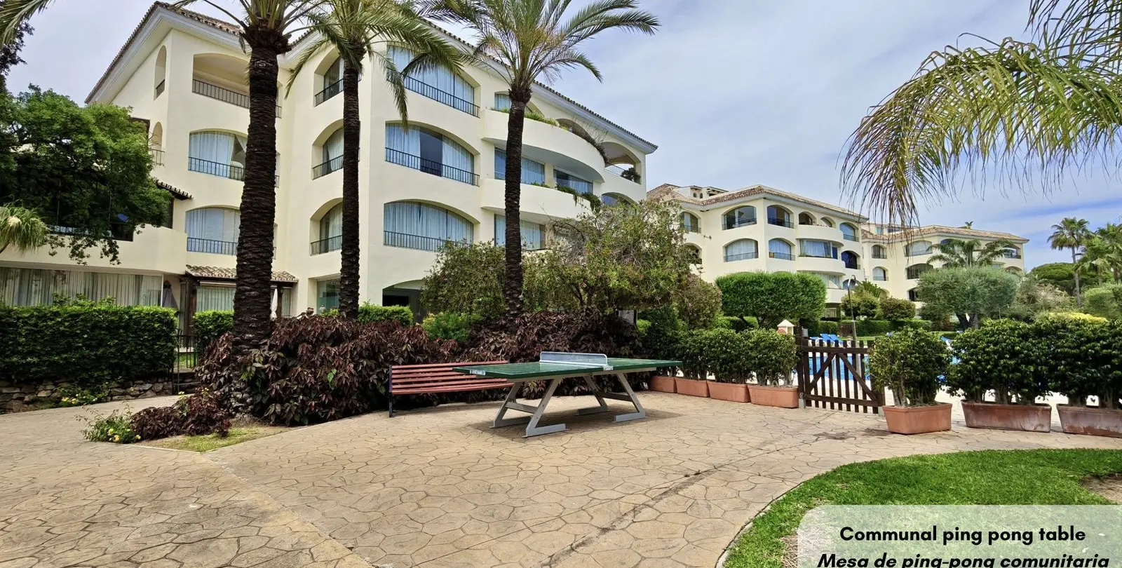 Venta de apartamento en planta media en Bahía de Marbella 28