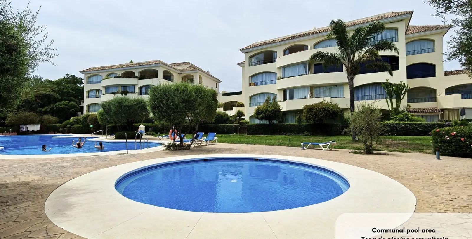 Venta de apartamento en planta media en Bahía de Marbella 31