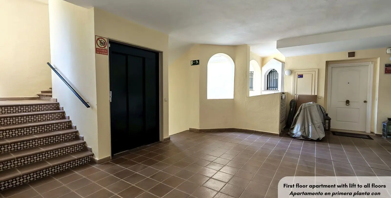 Venta de apartamento en planta media en Bahía de Marbella 38