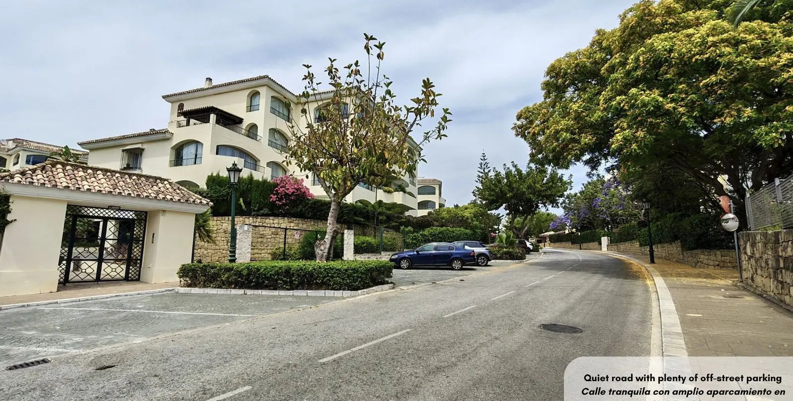 Venta de apartamento en planta media en Bahía de Marbella 40