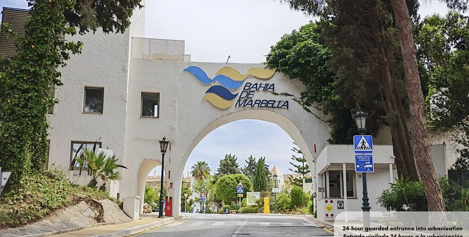 Venta de apartamento en planta media en Bahía de Marbella 43