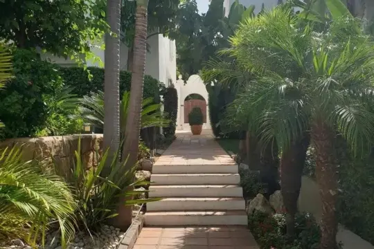 Image 18 thumb