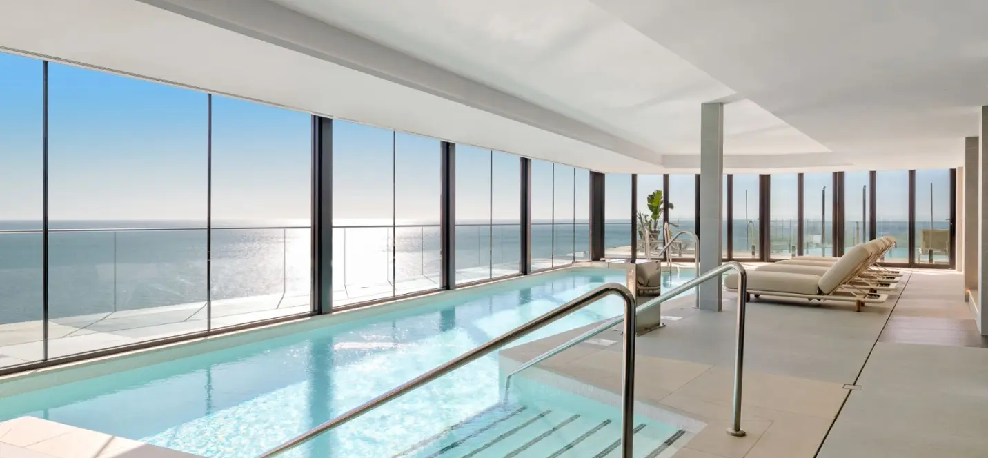 Sale of middle floor apartment in Fuengirola 1