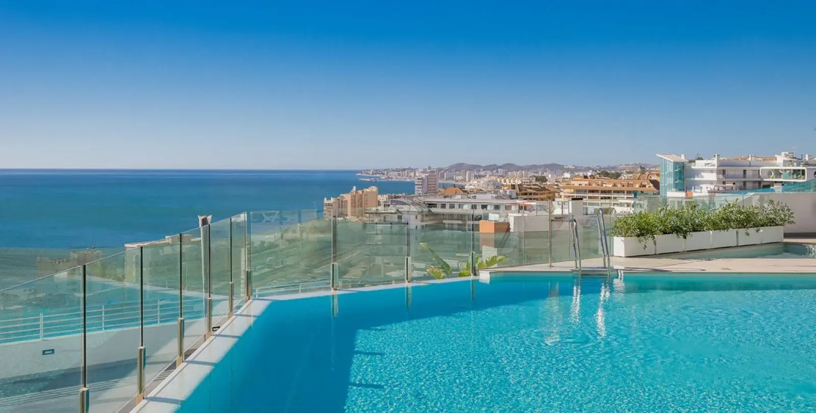 Sale of middle floor apartment in Fuengirola 6