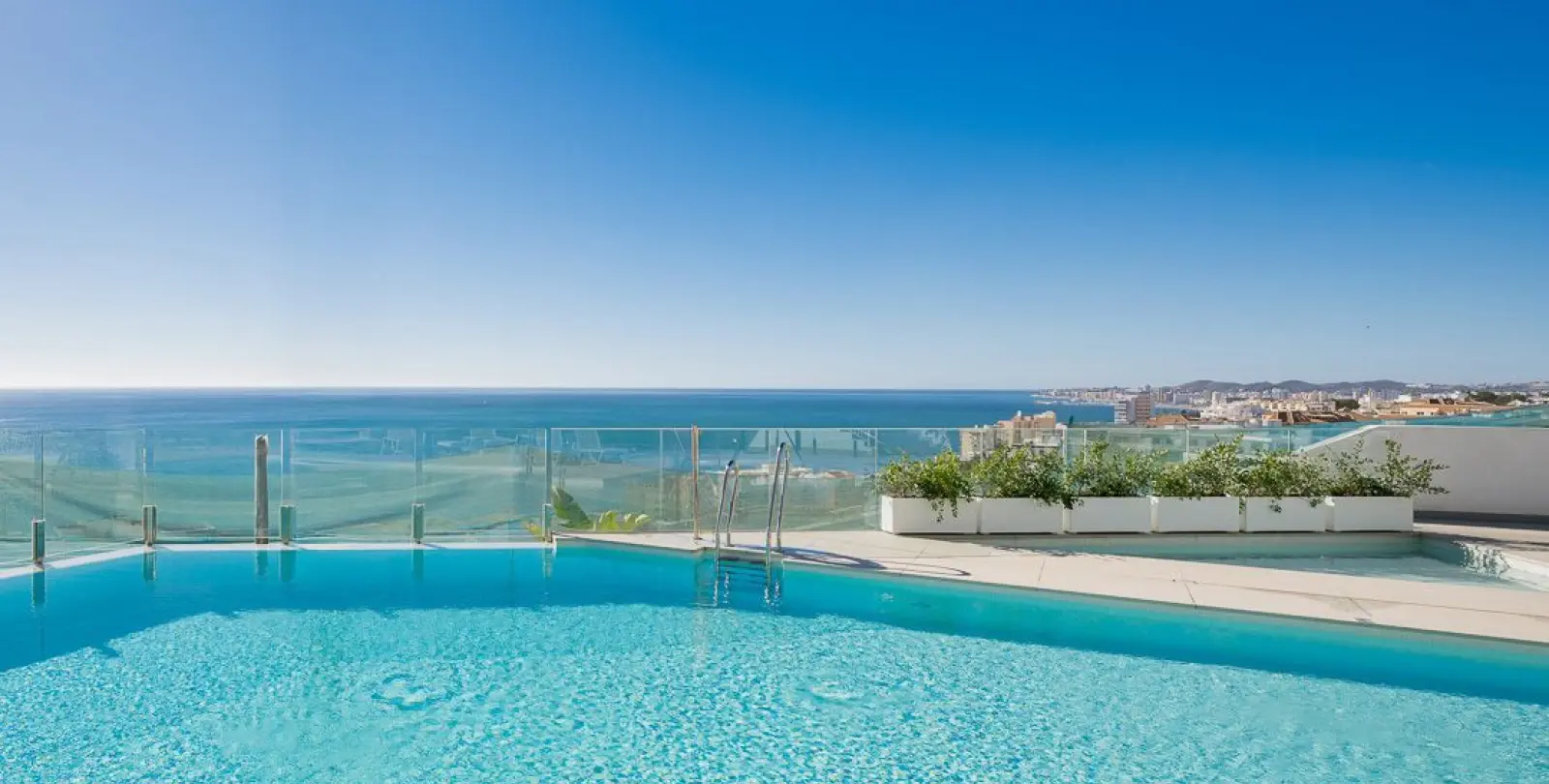 Sale of middle floor apartment in Fuengirola 7