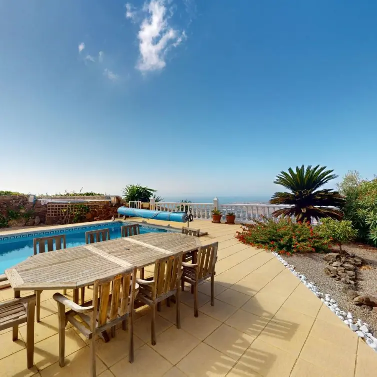 Sale of detached villa in Algarrobo