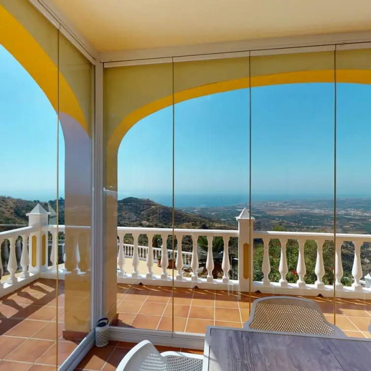 Продажа  отдельно стоящей виллы в Algarrobo