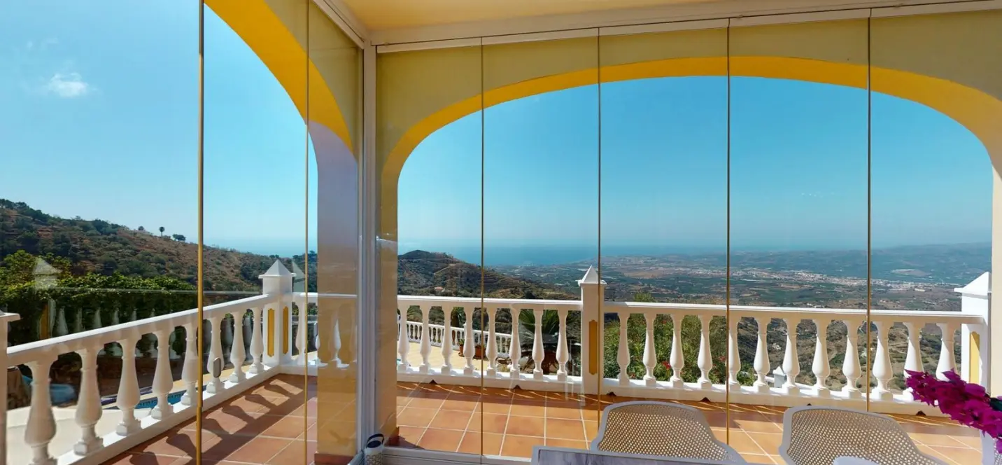 Продажа  отдельно стоящей виллы в Algarrobo 2