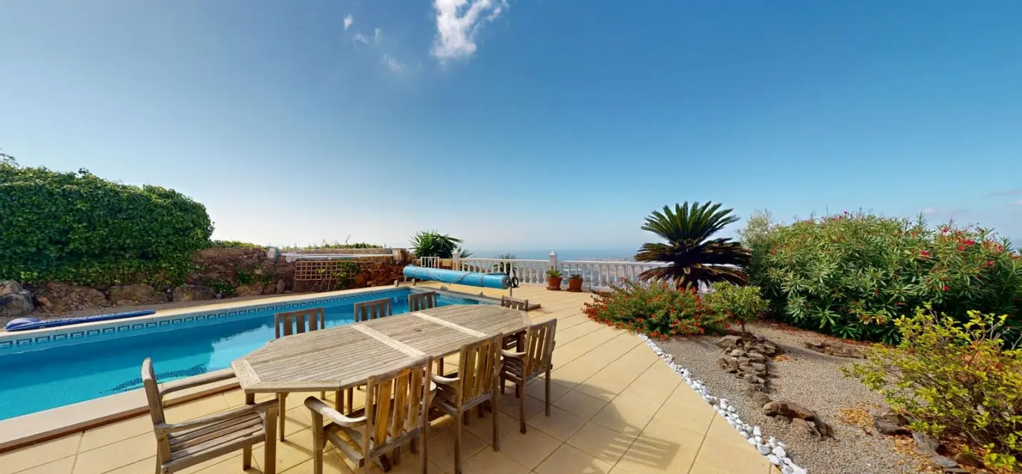 Продажа  отдельно стоящей виллы в Algarrobo 4