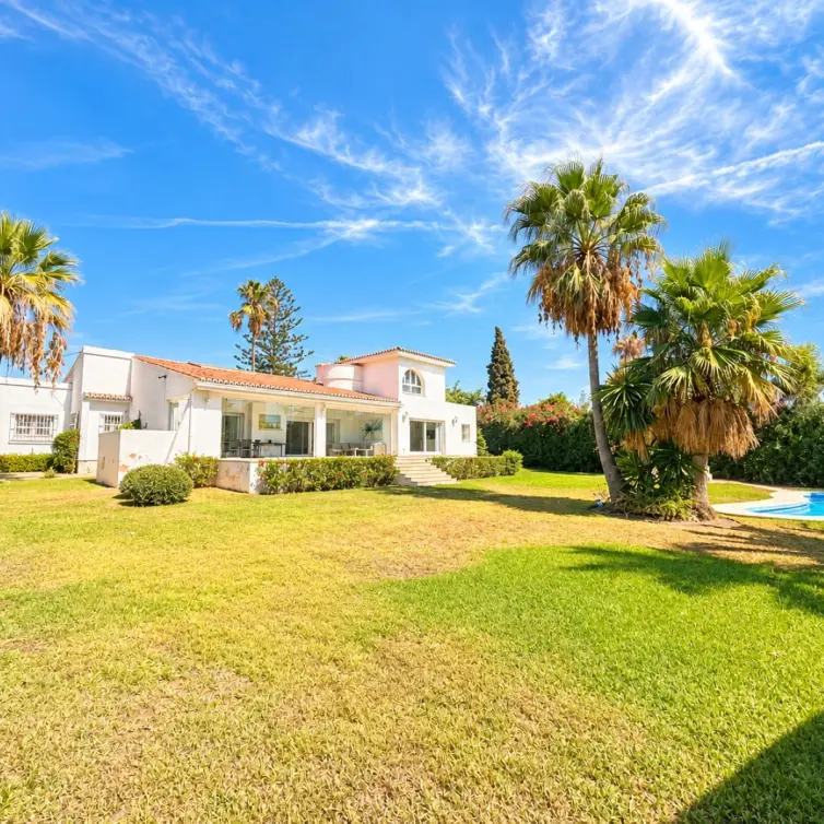 Venta de villa independiente en El Paraiso