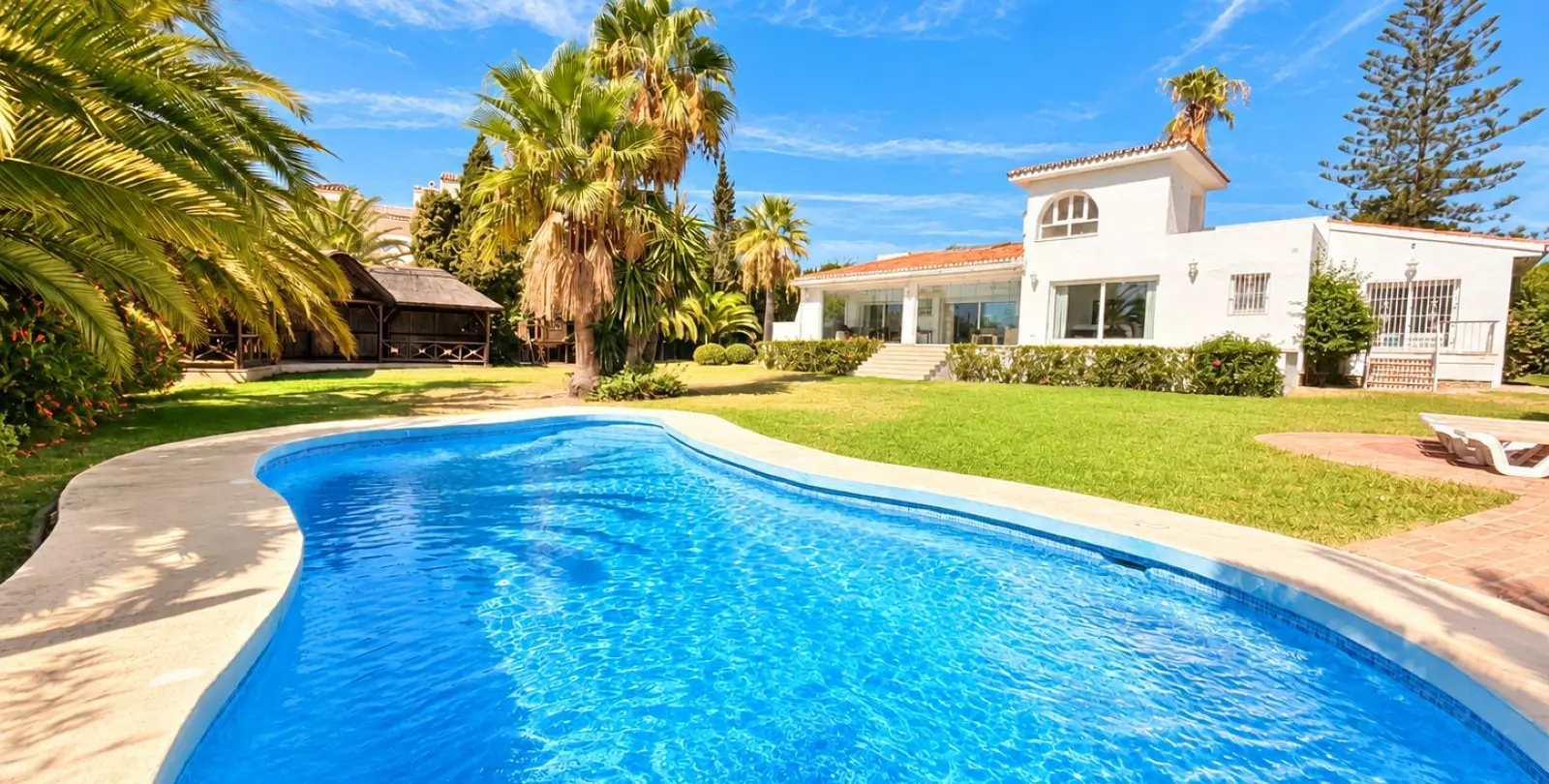 Venta de villa independiente en El Paraiso 2