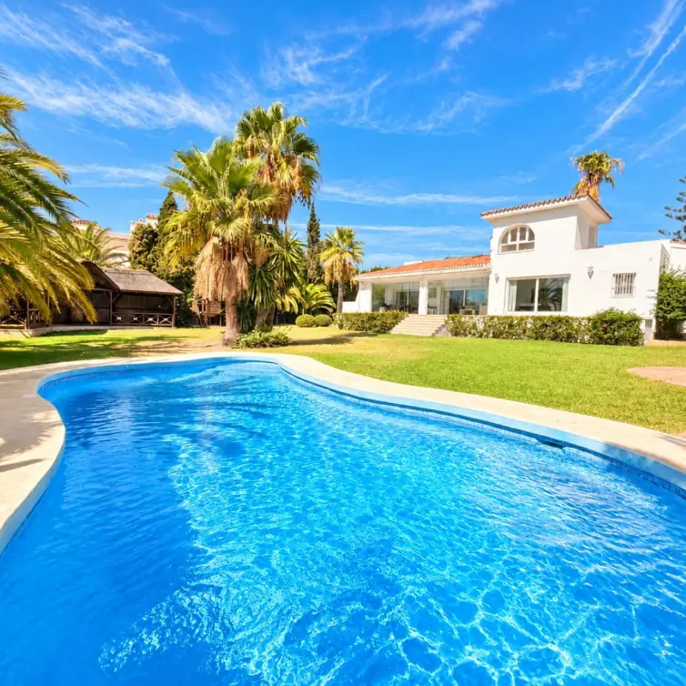 Venta de villa independiente en El Paraiso