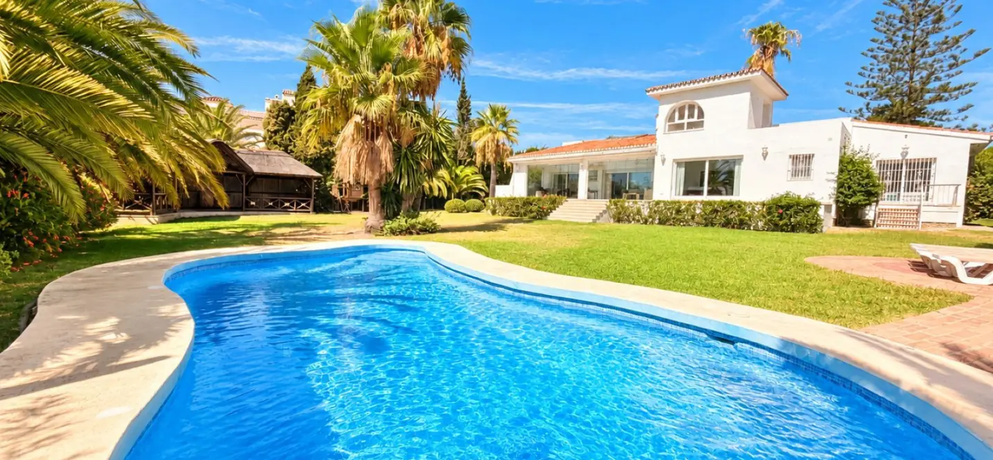 Venta de villa independiente en El Paraiso 1