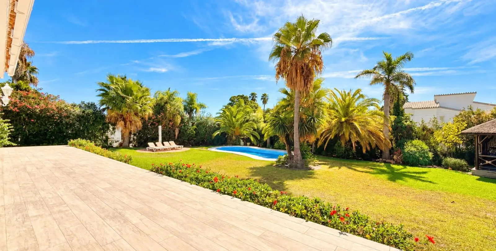 Venta de villa independiente en El Paraiso 3