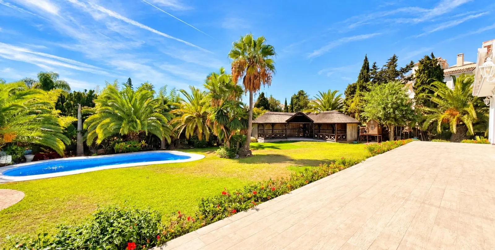 Venta de villa independiente en El Paraiso 4