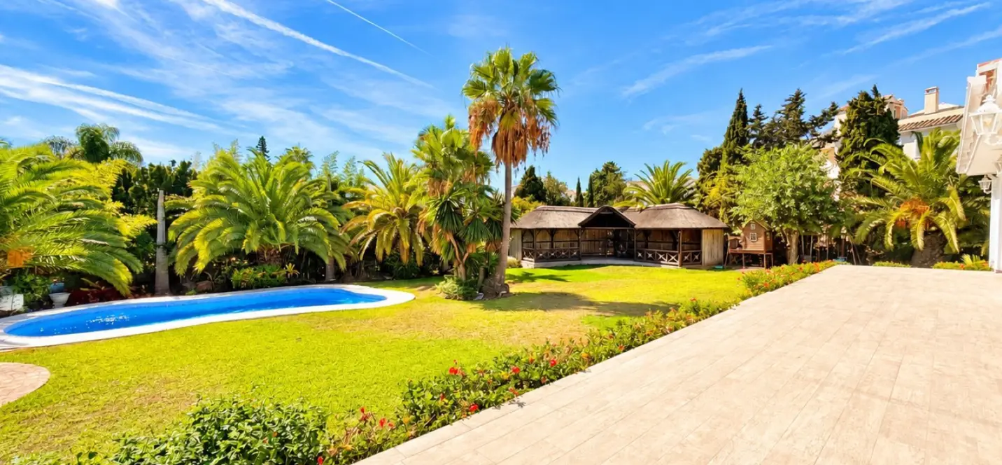Venta de villa independiente en El Paraiso 3