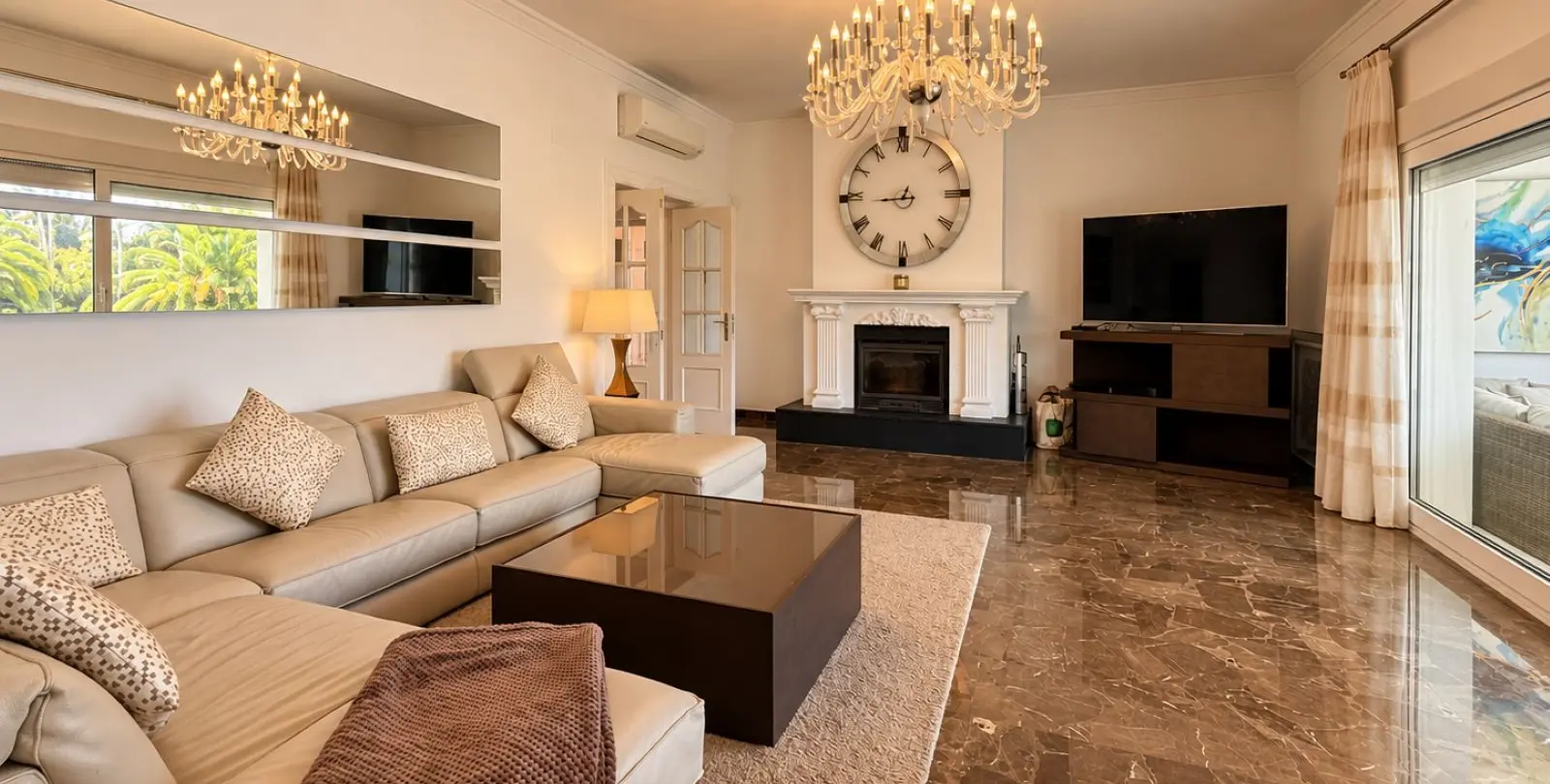 Venta de villa independiente en El Paraiso 7