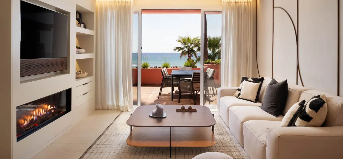 Venta de apartamento en planta media en Estepona 1