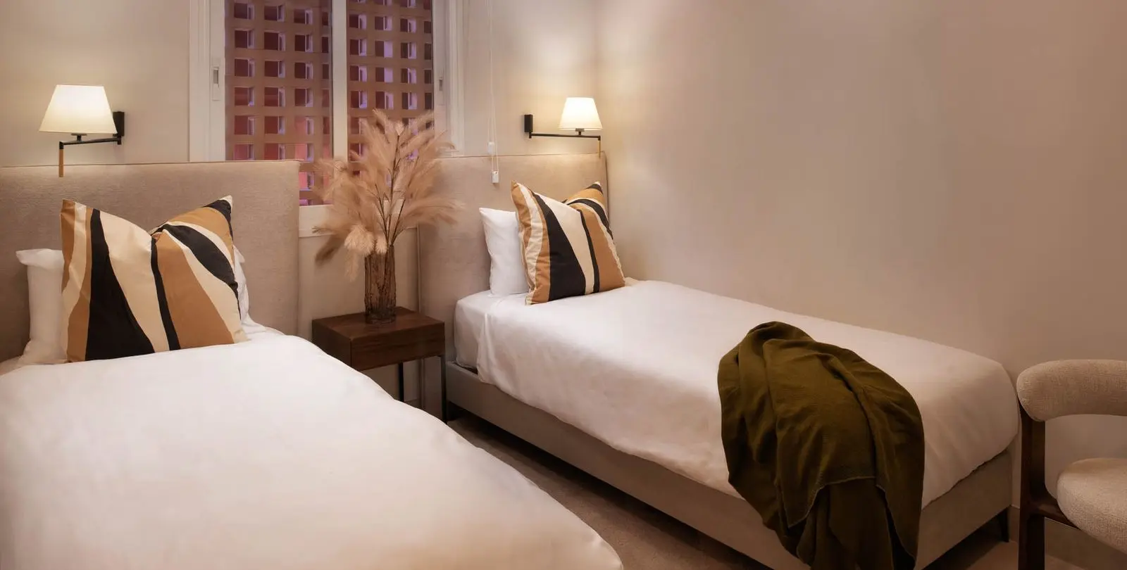 Venta de apartamento en planta media en Estepona 12