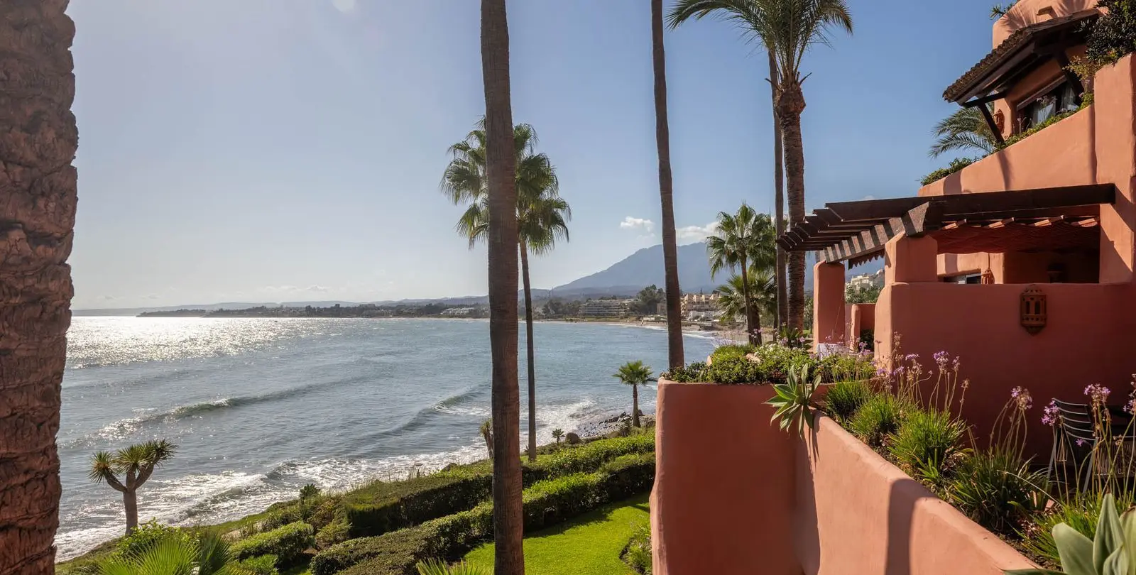 Venta de apartamento en planta media en Estepona 15
