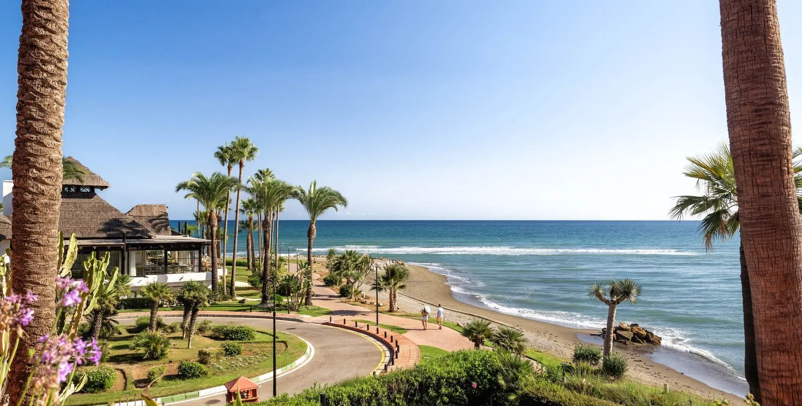 Venta de apartamento en planta media en Estepona 16