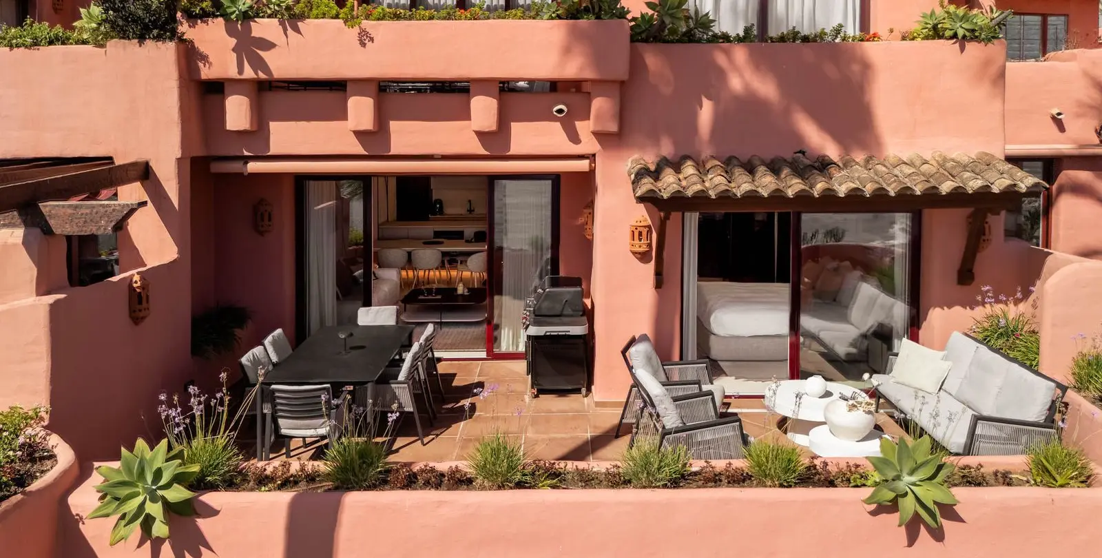 Venta de apartamento en planta media en Estepona 18
