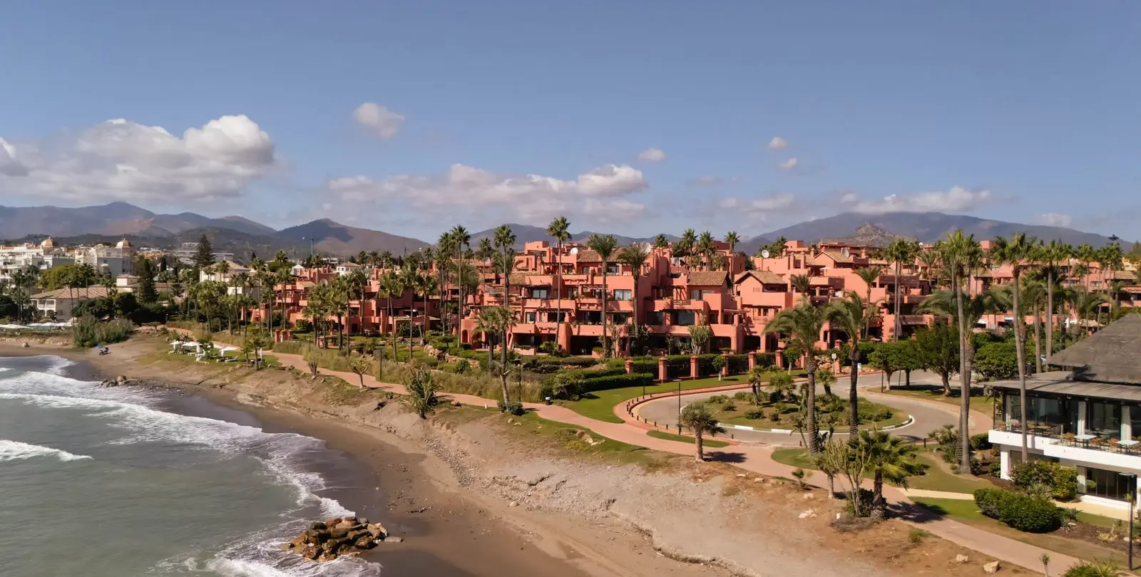 Venta de apartamento en planta media en Estepona 21