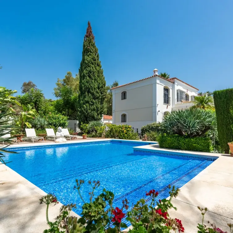 Venta de villa independiente en Nueva Andalucía