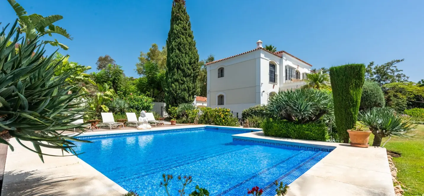 Venta de villa independiente en Nueva Andalucía 0
