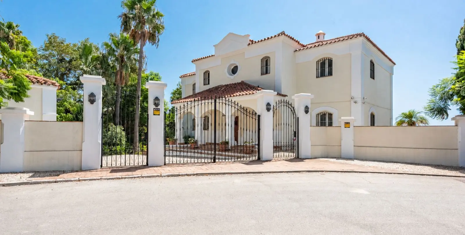 Venta de villa independiente en Nueva Andalucía 2