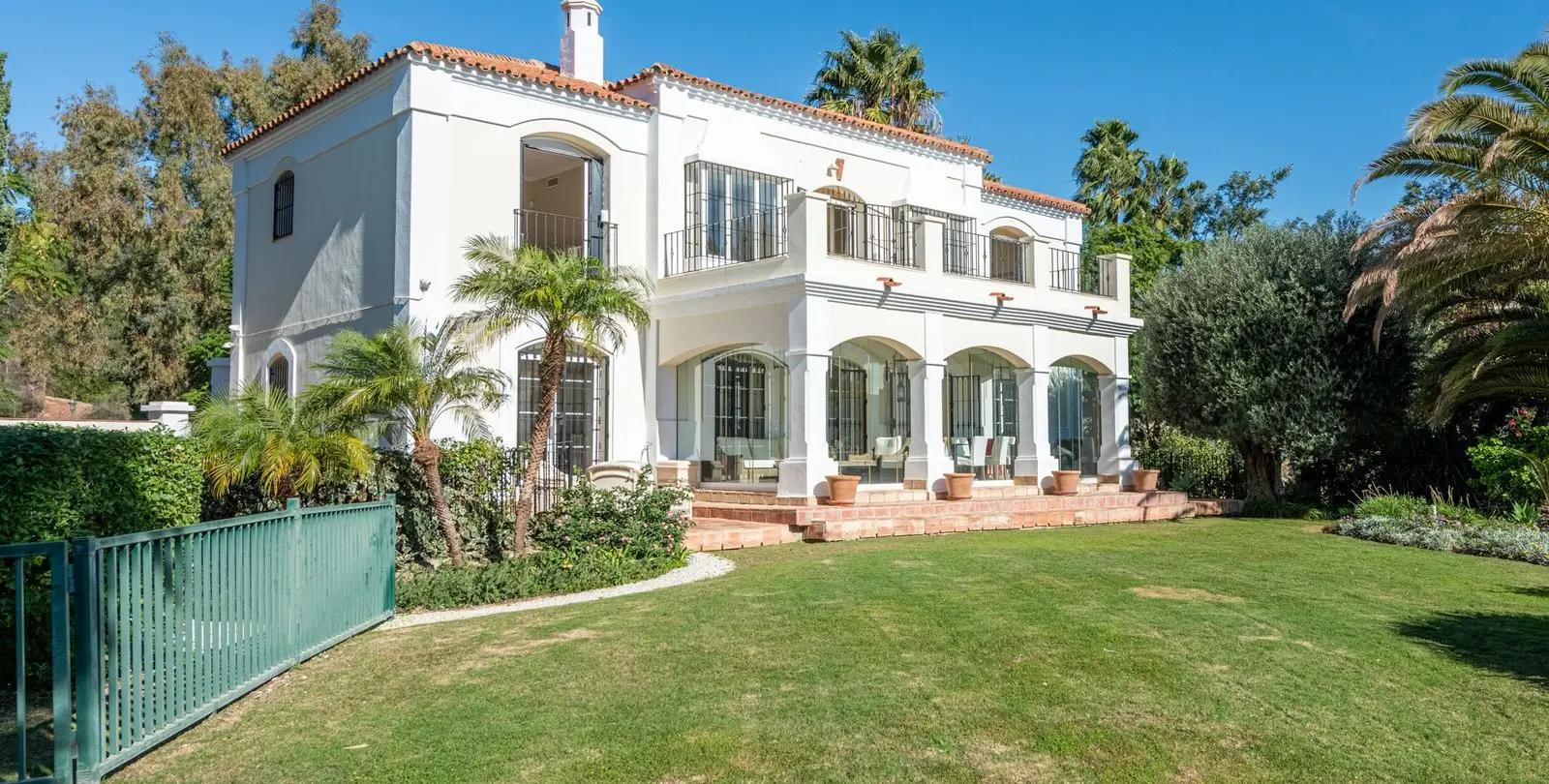 Venta de villa independiente en Nueva Andalucía 10