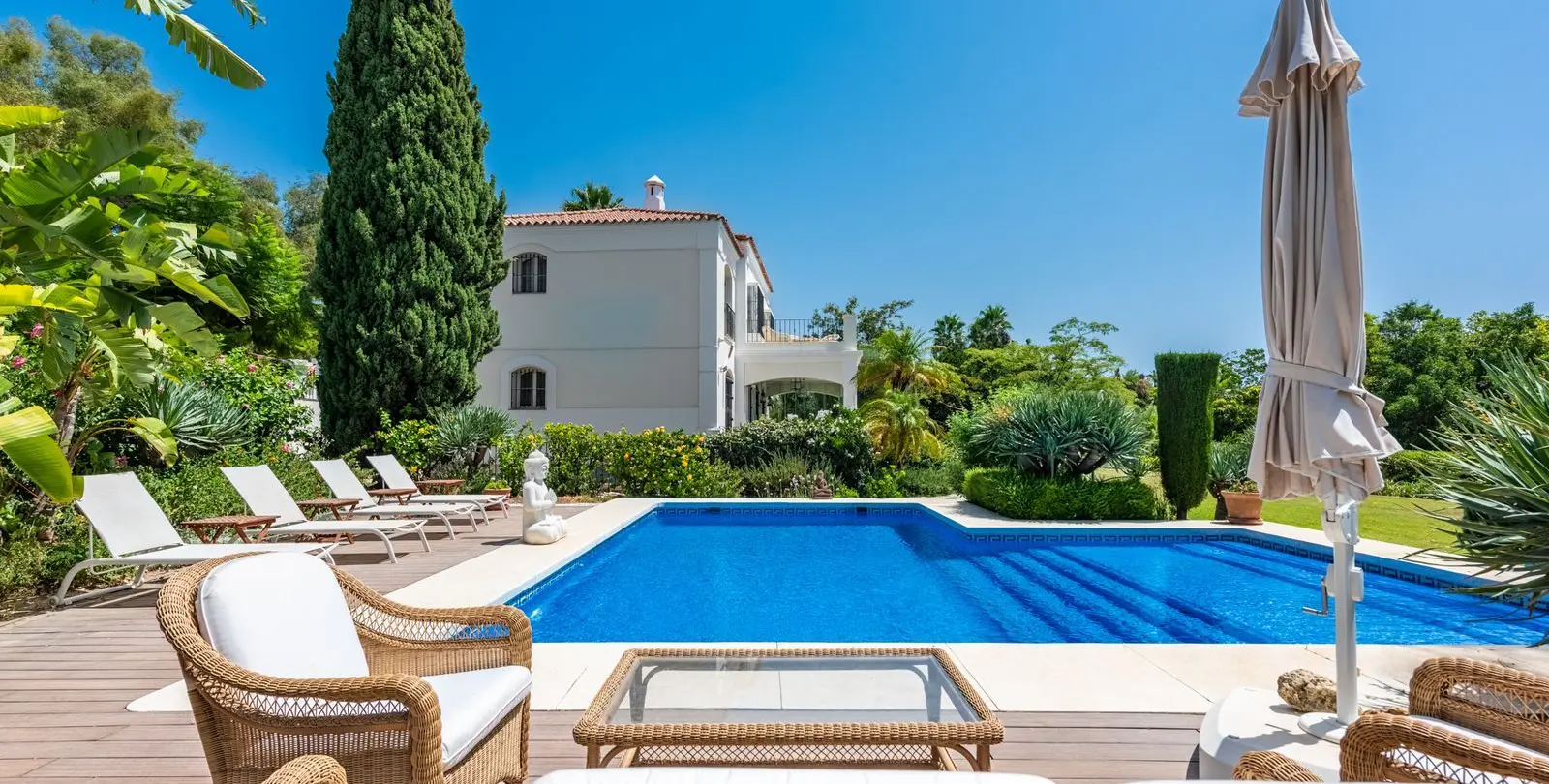 Venta de villa independiente en Nueva Andalucía 11