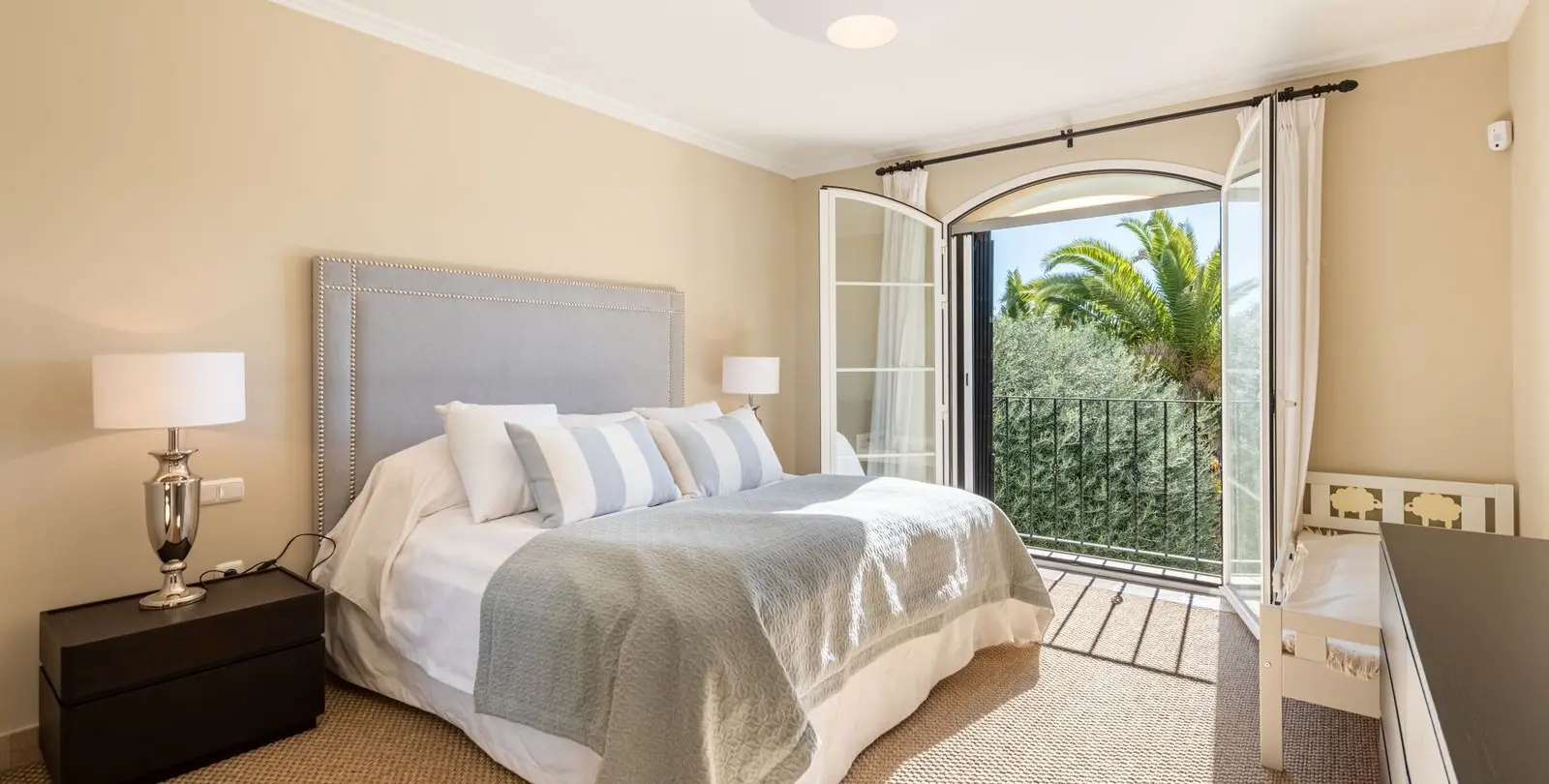 Venta de villa independiente en Nueva Andalucía 18