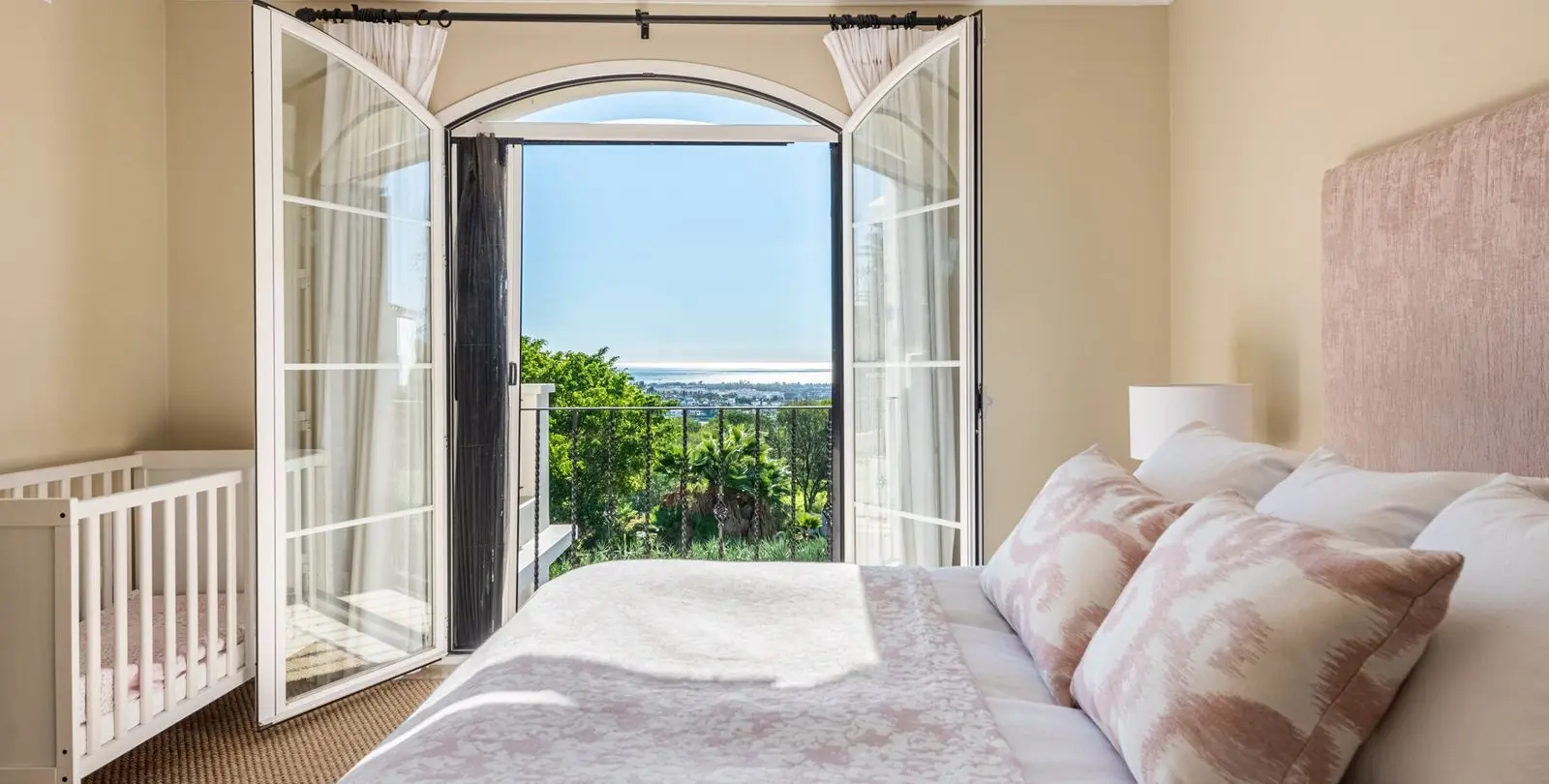 Venta de villa independiente en Nueva Andalucía 20