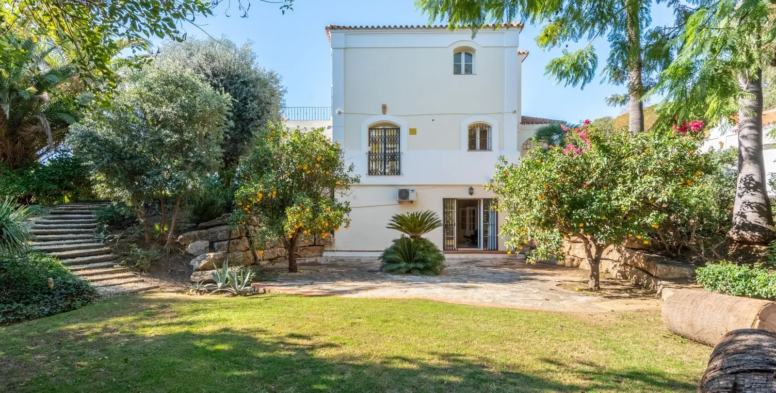 Venta de villa independiente en Nueva Andalucía 29