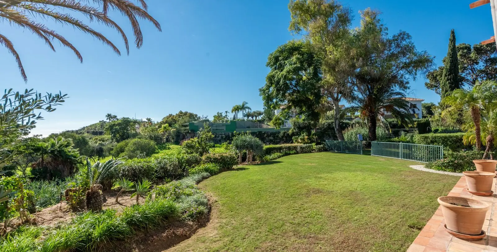 Venta de villa independiente en Nueva Andalucía 30