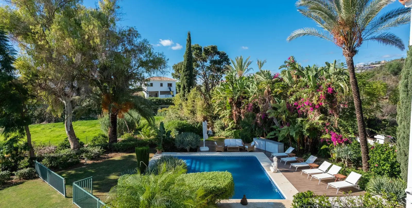 Venta de villa independiente en Nueva Andalucía 33