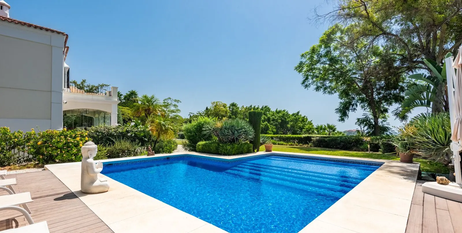 Venta de villa independiente en Nueva Andalucía 38