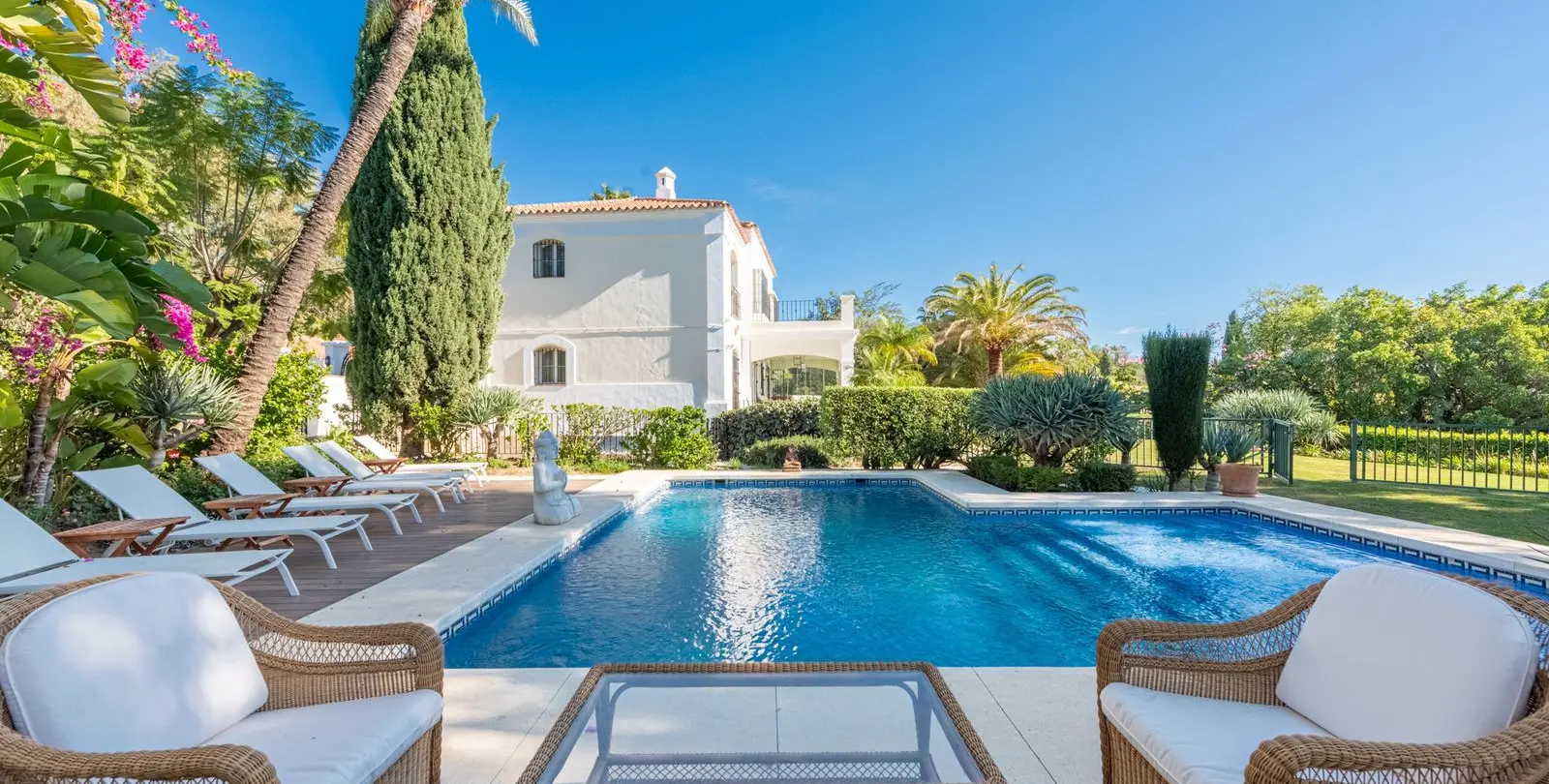 Venta de villa independiente en Nueva Andalucía 39