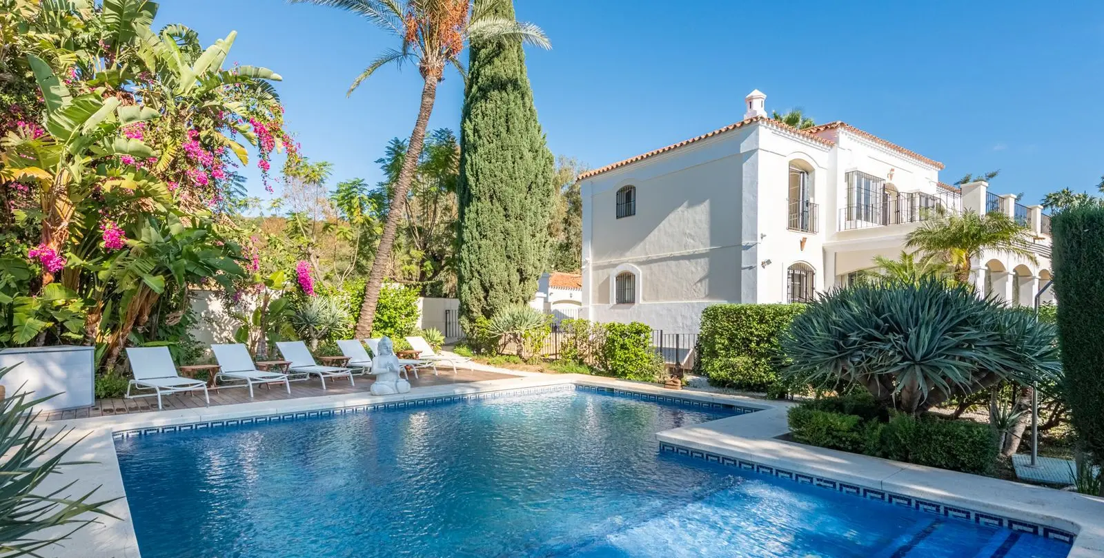 Venta de villa independiente en Nueva Andalucía 40