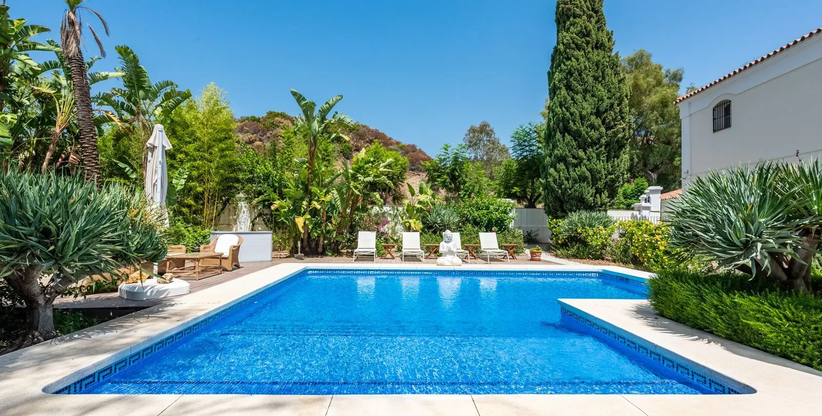 Venta de villa independiente en Nueva Andalucía 41