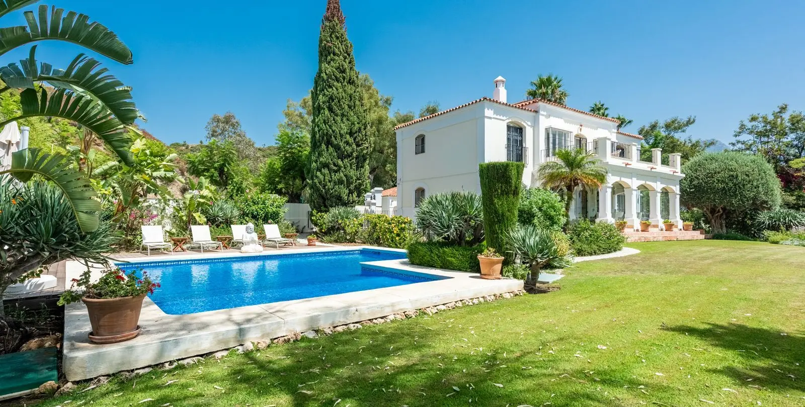 Venta de villa independiente en Nueva Andalucía 42