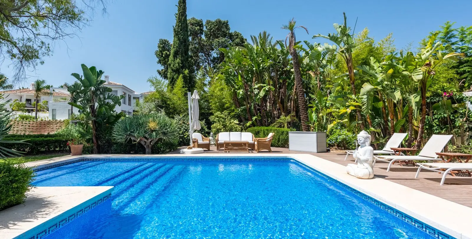 Venta de villa independiente en Nueva Andalucía 44