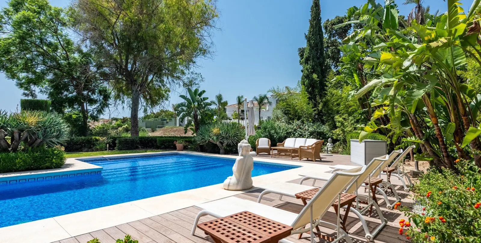 Venta de villa independiente en Nueva Andalucía 46