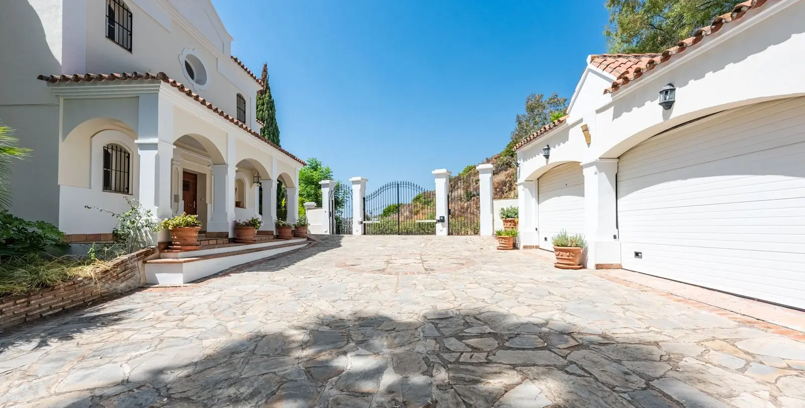 Venta de villa independiente en Nueva Andalucía 49